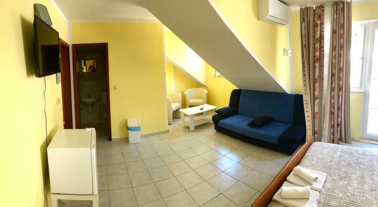 Pansion Begic Hotell Omiš Exteriör bild