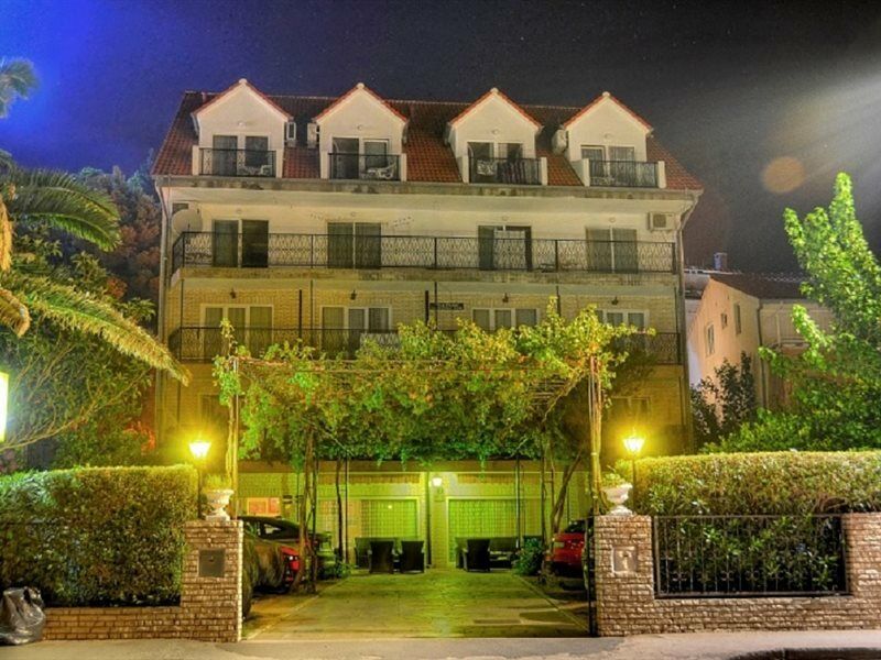 Pansion Begic Hotell Omiš Exteriör bild
